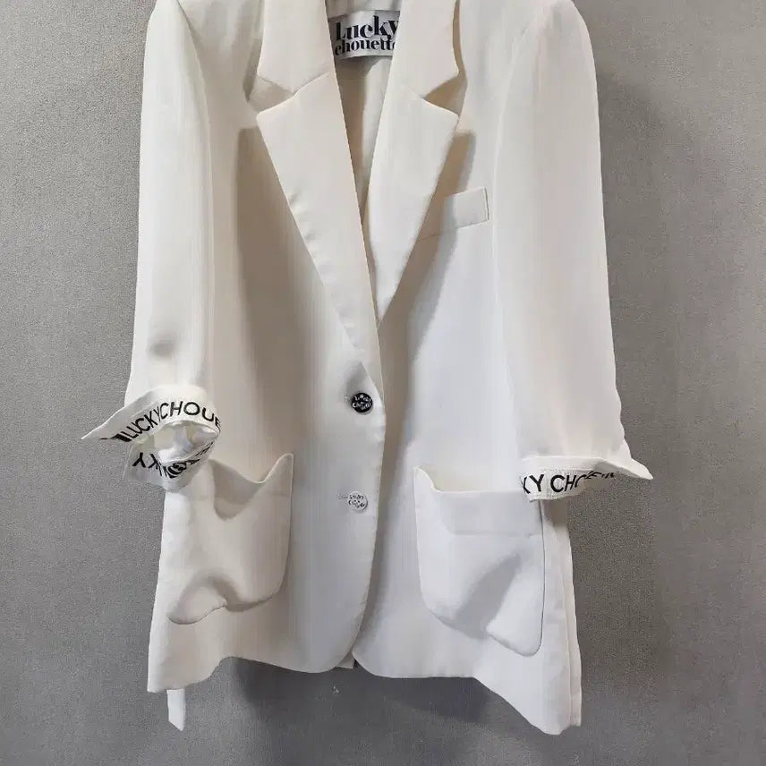 [SOLD OUT] 2021.럭키슈에뜨 )백슬릿 포인트 레터링 자켓