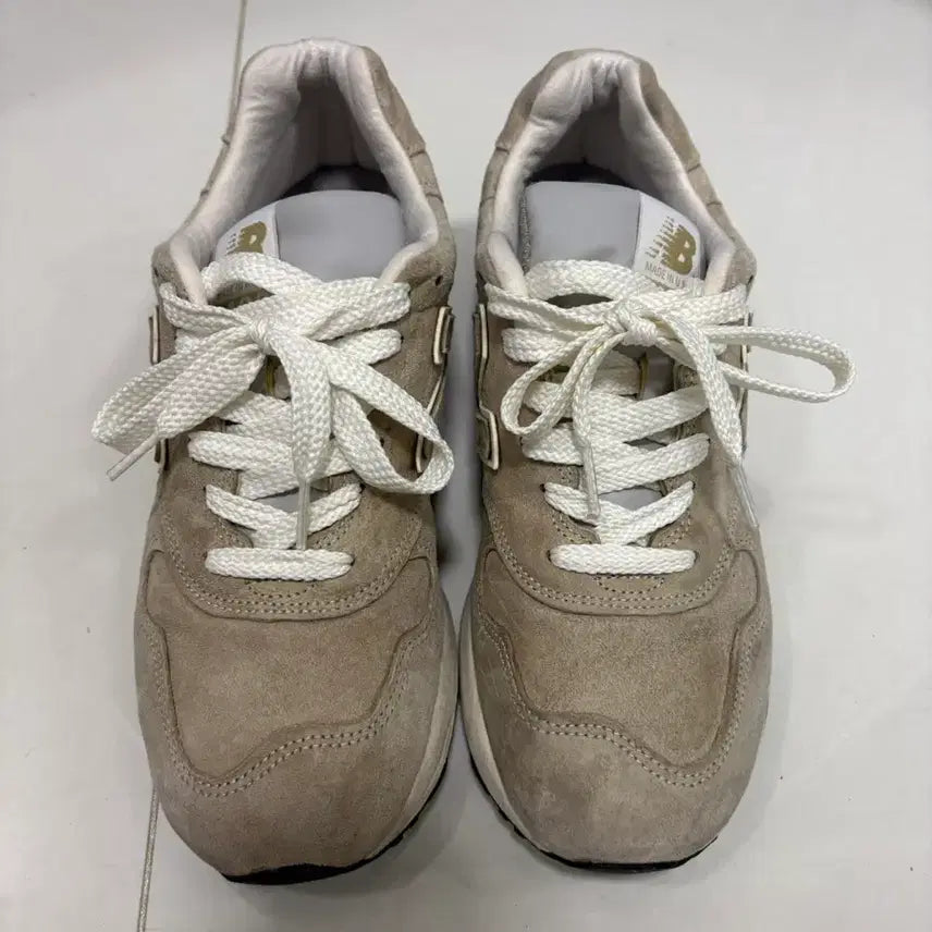 [BUNJANG] New Balance 1400 Beige 255 / 뉴발란스 1400 베이지 255