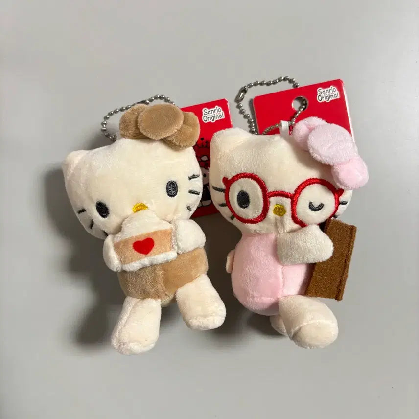 [BUNJANG] Hello Kitty Costume Pastel Keychain Set / 헬로키티 코스튬 하트 우유 안경 책 독서 파스텔 키링