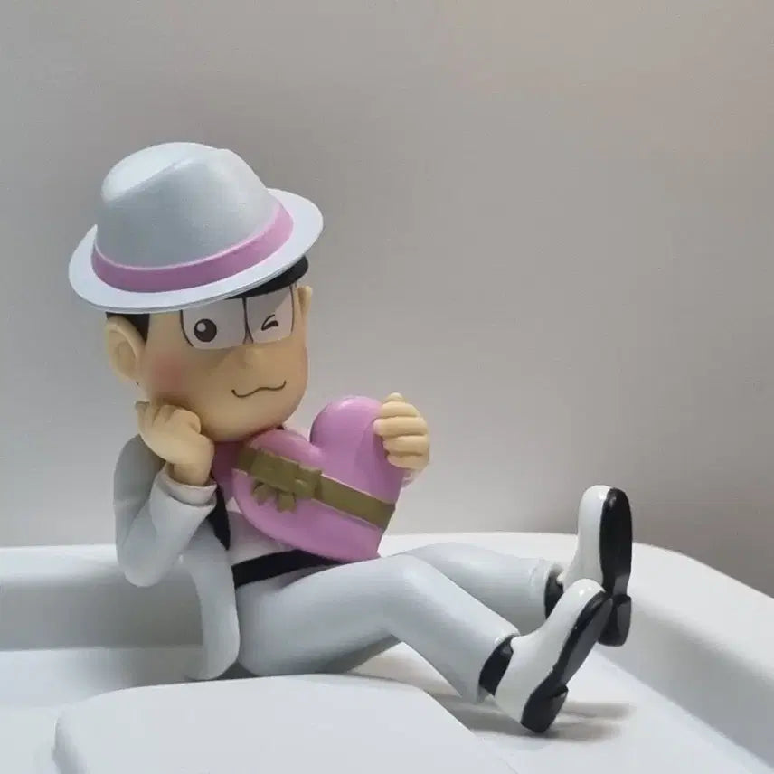 [BUNJANG] Osomatsusan Todomatsu Valentine Figure / 오소마츠상 토도마츠 발렌타인 피규어