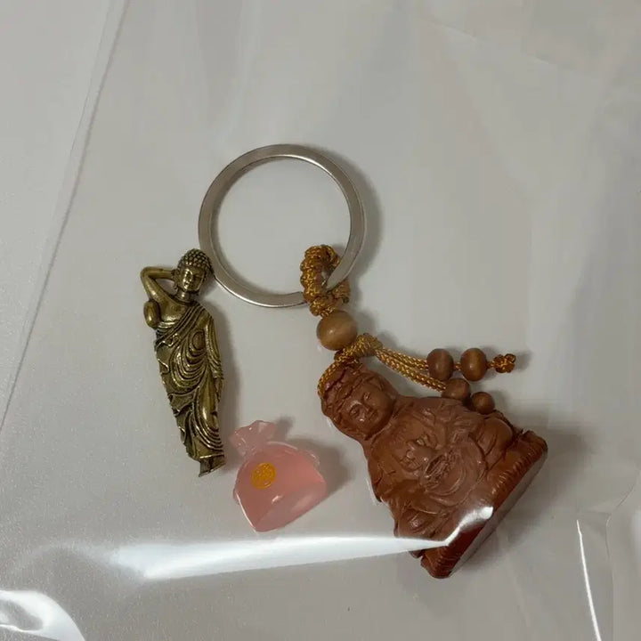 [BUNJANG] Buddhist Prayer Items Bundle: Quan Yin Keychain &amp; Sleeping Buddha Figurine / 불교 박람회 불상 부처님 키링 와불 일괄 불교 굿즈