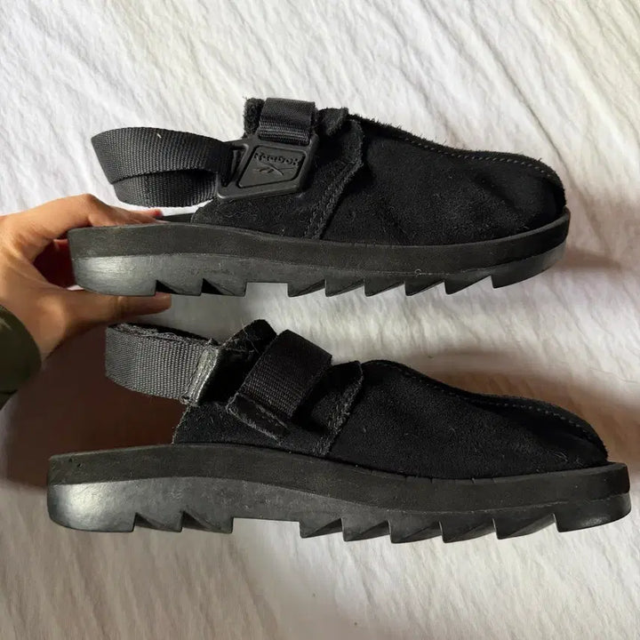 [BUNJANG] Reebok Suede Black Mule Slippers / 리복 스웨이드 블랙 뮬 슬리퍼