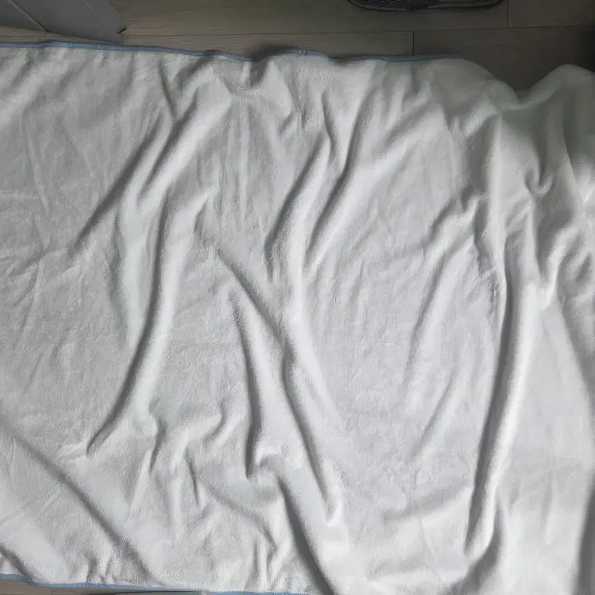 [BUNJANG] Isegye Idol Blanket / 이세계 아이돌 담요