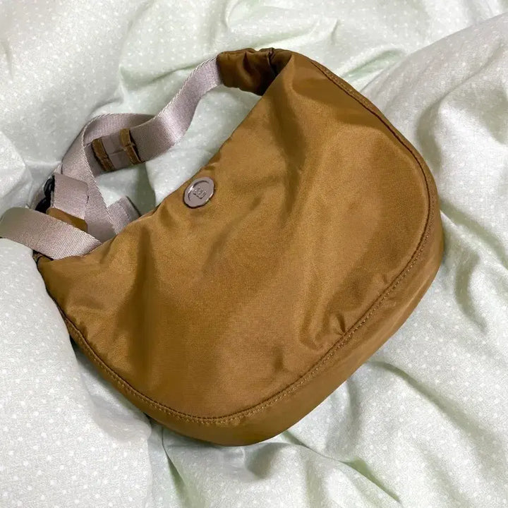 [BUNJANG] Minitmute Cloewaste Khaki Bag / 미닛뮤트 클로웨이스트 카키