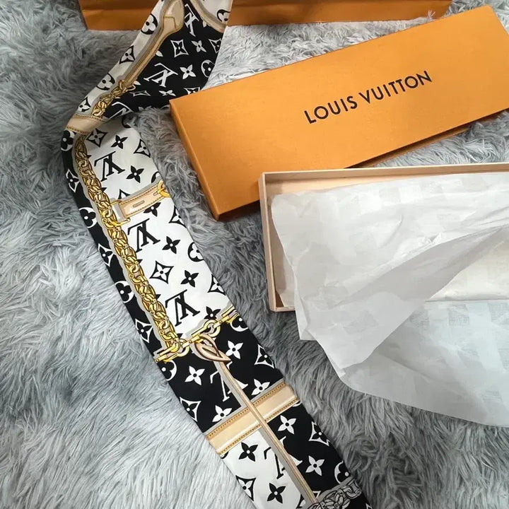 [BUNJANG] Louis Vuitton Monogram Bandana Scarf / 루이비통 모노그램 방도 스카프 판매합니다