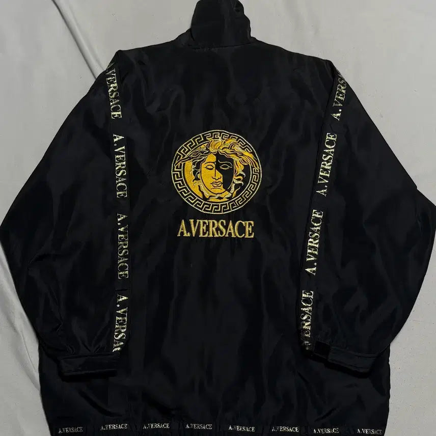 [BUNJANG] Versace Windbreaker Jacket - Size Medium / 베르사체 바람막이 M
