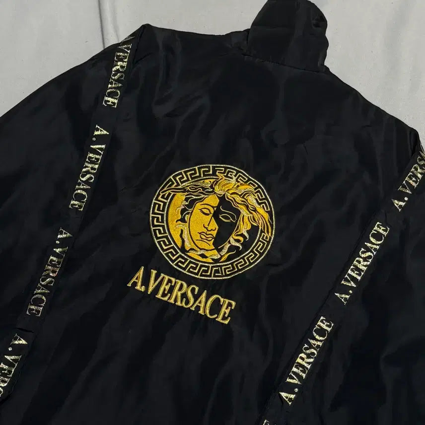 [BUNJANG] Versace Windbreaker Jacket - Size Medium / 베르사체 바람막이 M