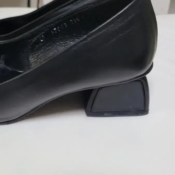 [BUNJANG] Le Beige Black Leather Pointed Pumps (225mm) / 르베이지 고급 펌프스 (225mm)