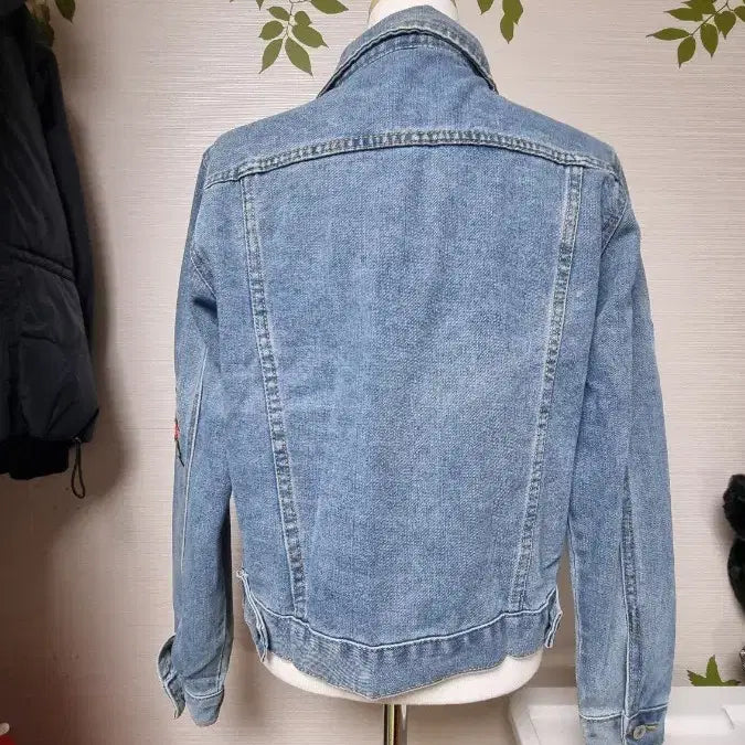 [BUNJANG] Rose Embroidery Denim Short Jacket / 장미꽃 자수 데님 숏 청자켓 55
