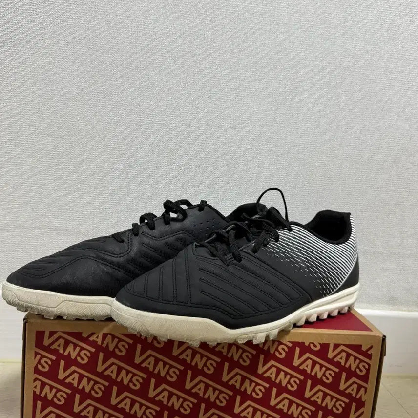 [BUNJANG] Decathlon Soccer Cleats Size 285 / 데카트론 축구화 285