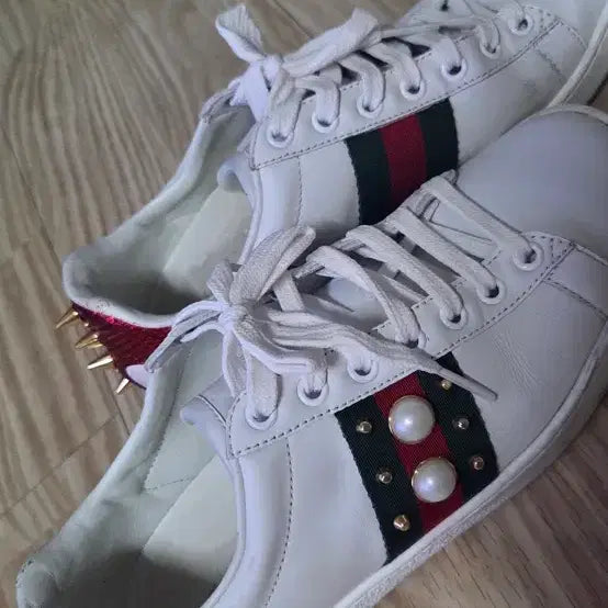 [BUNJANG] Gucci Ace Embellished Studded Sneakers / GUCCI 구찌  스니커즈  진주 장식 스터드 에이스 운동화 여성 240