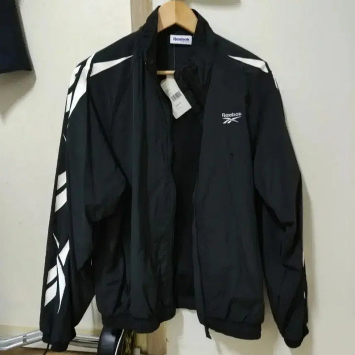 [BUNJANG] Reebok Classic Vector Windbreaker Jacket (Unisex M) / [리복] 남녀공용 클래식 벡터 바람막이 자켓