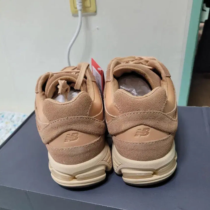 [BUNJANG] New Balance 2002R Brown Sneakers / 뉴발란스 2002R 브라운 240,245 새상품