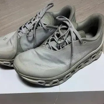 [BUNJANG] Onrunning x PAF Cloudmonster 2 &amp; Kiss Cloudzone Sneakers (Size 265) / 온러닝 X PAF 클라우드몬스터 2/키스 클라우드존