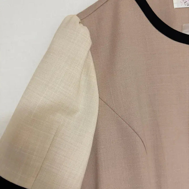 [BUNJANG] Beige Contrast Short Sleeve Blouse / 유니폼 반팔 블라우스 베이지 배색