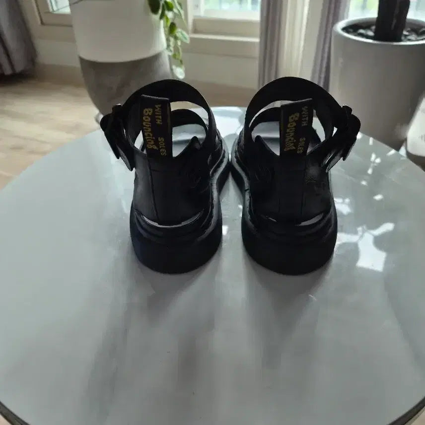 [BUNJANG] Dr. Martens Black Leather Strap Sandals / 닥터마틴 블랙 레더 스트랩 샌들