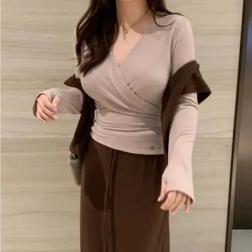 [BUNJANG] Flatper V-Neck Wrap Style Shirring Warmer T-Shirt / 플랫퍼 여친 브이넥 랩스타일 셔링 워머티셔츠