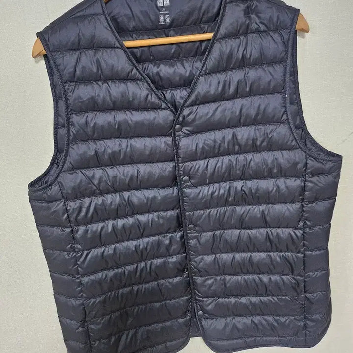 [BUNJANG] Uniqlo Lightweight Down Vest Black XL / 유니클로 경량 패딩 조끼 블랙 XL