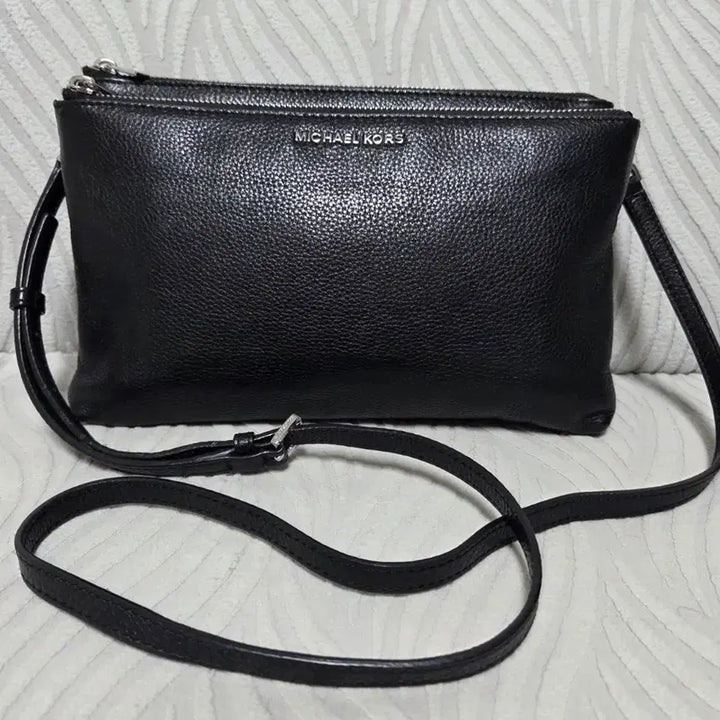 [BUNJANG] Michael Kors Black Leather Crossbody Bag / 마이클코어스 블랙 가죽 크로스백