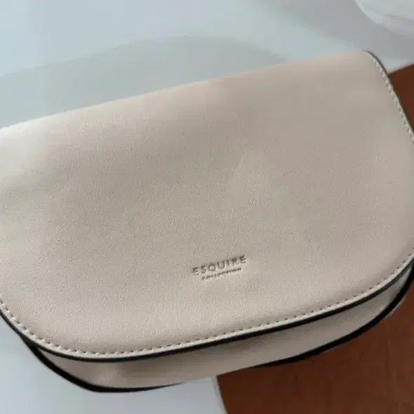 [BUNJANG] Esquar Moon Crossbody Bag Beige / 에스콰이아 반달 크로스백 베이지 숄더 스트랩