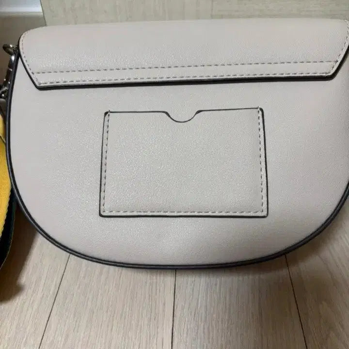 [BUNJANG] Esquar Moon Crossbody Bag Beige / 에스콰이아 반달 크로스백 베이지 숄더 스트랩