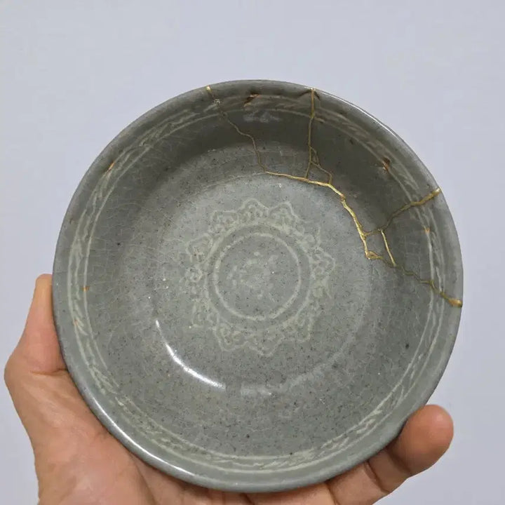 [BUNJANG] Goryeo Celadon Black and White Inlaid Chrysanthemum Design Cup / 진품 고려시대 청자 흑백상감 국화문 잔 골동품