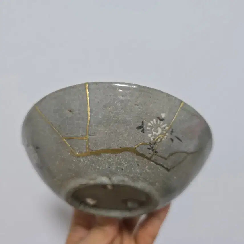 [BUNJANG] Goryeo Celadon Black and White Inlaid Chrysanthemum Design Cup / 진품 고려시대 청자 흑백상감 국화문 잔 골동품