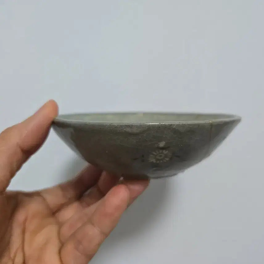 [BUNJANG] Goryeo Celadon Black and White Inlaid Chrysanthemum Design Cup / 진품 고려시대 청자 흑백상감 국화문 잔 골동품