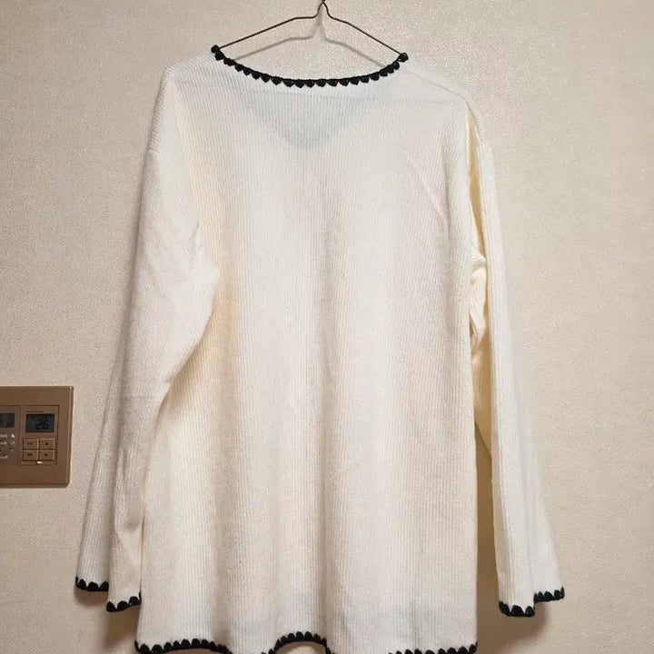 [BUNJANG] Ivory V-Neck Knit Sweater Long Sleeve / 아이보리 V넥 니트 스웨터 긴팔 146번