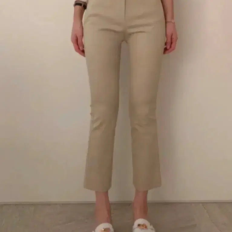 [BUNJANG] Classic Beige Semi Bootcut Slacks Pants / 정통 베이지 세미 부츠컷 슬랙스 바지 오피스룩