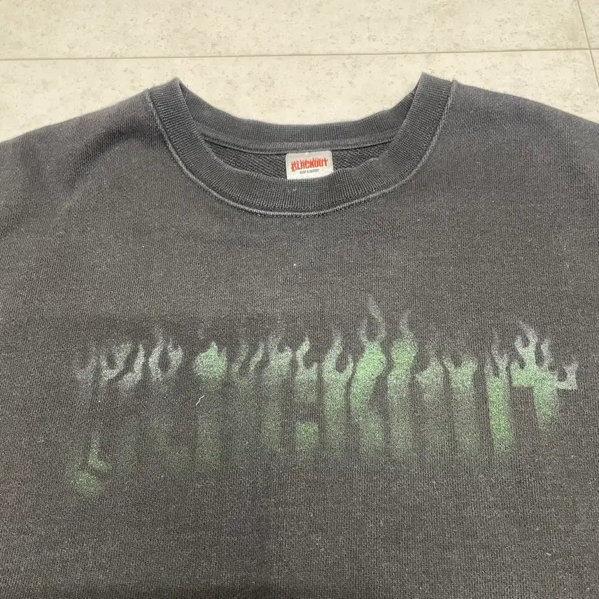 [SOLD OUT] [M] 블랙아웃 그린 플레임 스웻셔츠