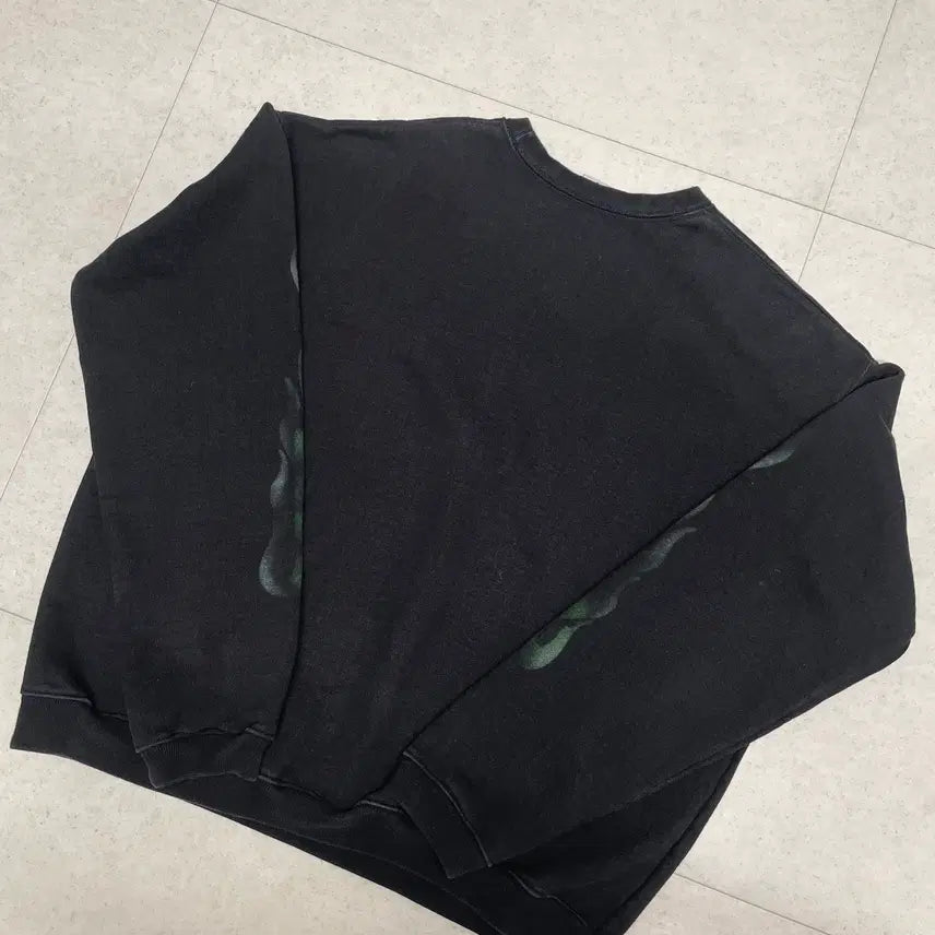 [SOLD OUT] [M] 블랙아웃 그린 플레임 스웻셔츠