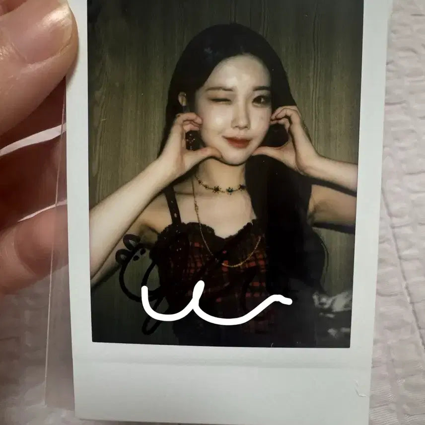 [BUNJANG] CLASS:y Chaewon Autographed Polaroid / 클라씨 채원 친필싸인 폴라