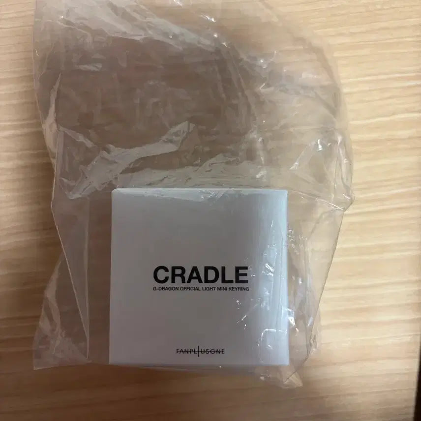 [BUNJANG] G-Dragon Daisy Lightstick Mini Keyring Cradle / 지드래곤 데이지 응원봉 미니 키링 크래들