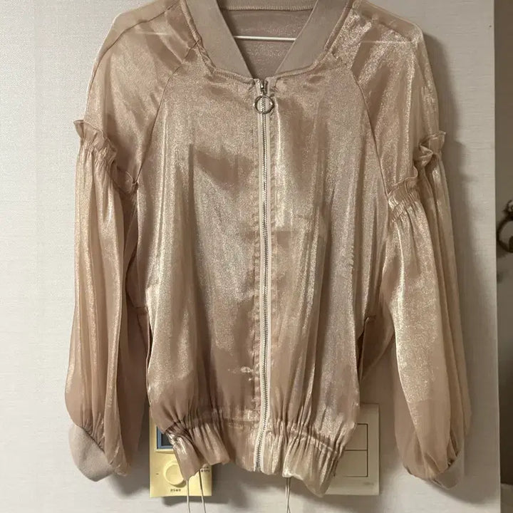 [BUNJANG] Beige Glossy Jacket with Adjustable Drawstrings / 은은한 베이지 광택 자켓 (스트링 쪼임가능)