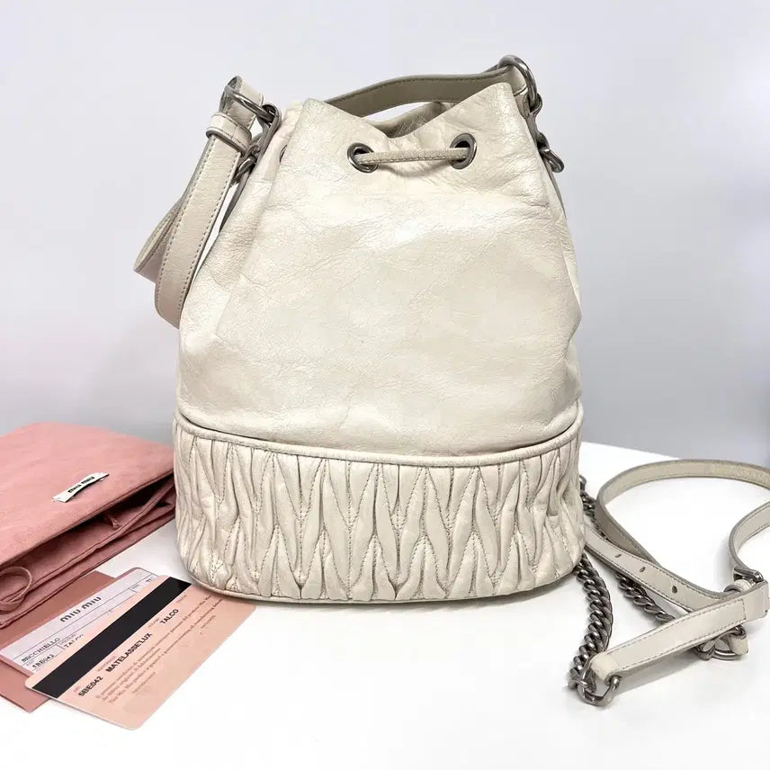 [BUNJANG] Miu Miu Matelassé Bucket Bag Ivory / 미우미우 마테라쎄 버킷백 아이보리 (5BE042)