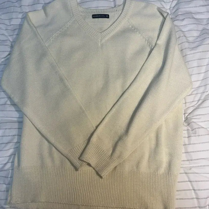 [BUNJANG] RONRON Ivory V-Neck Knit / RONRON 론론 아이보리 브이넥 니트