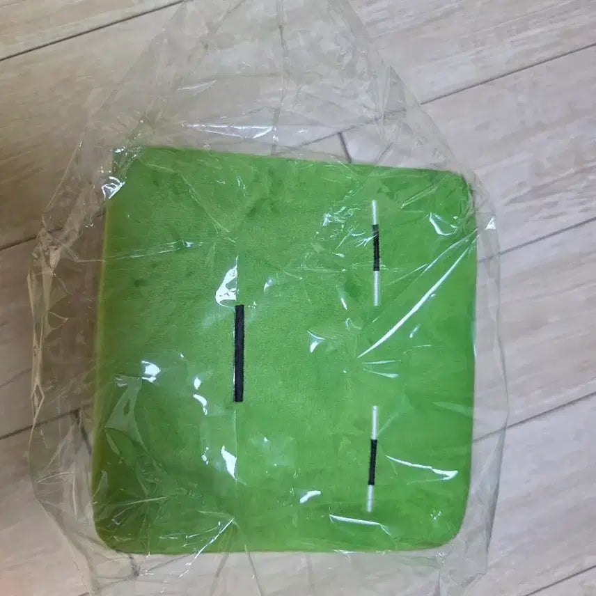[BUNJANG] Kim Min Gyo Cushion / 김민교 쿠션 사각 새거 팝니다.