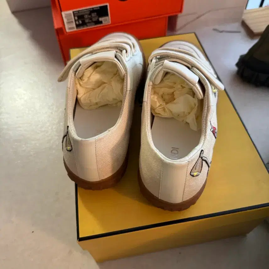 [BUNJANG] Fendi Velcro Sneakers / 펜디 벨크로 스니커즈