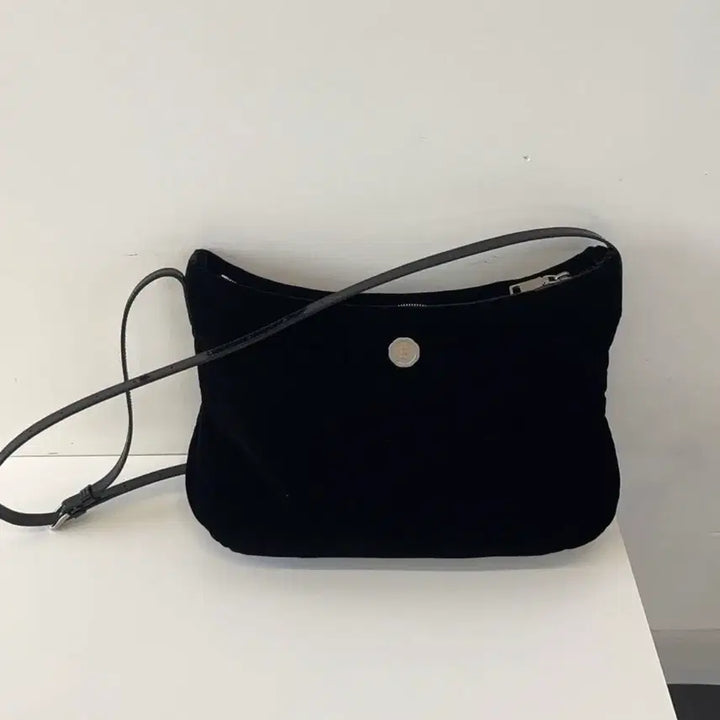 [BUNJANG] Minuit Minute Clo Soft Blackbel Shoulder Bag / 미닛뮤트 클로 소프트 블랙벨 숄더백