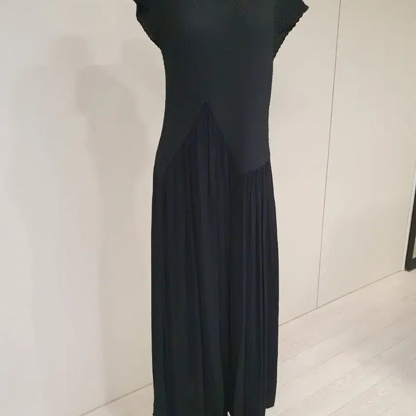 [BUNJANG] Black Pleated Long Dress / 블랙 플리츠 롱 원피스