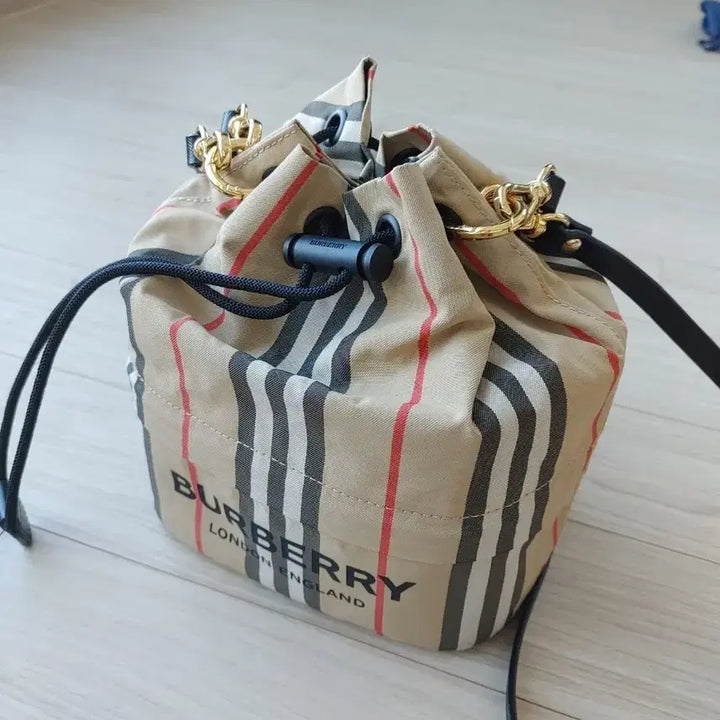 [BUNJANG] Burberry Phoebe Bucket Bag / 버버리 포이베 버킷백