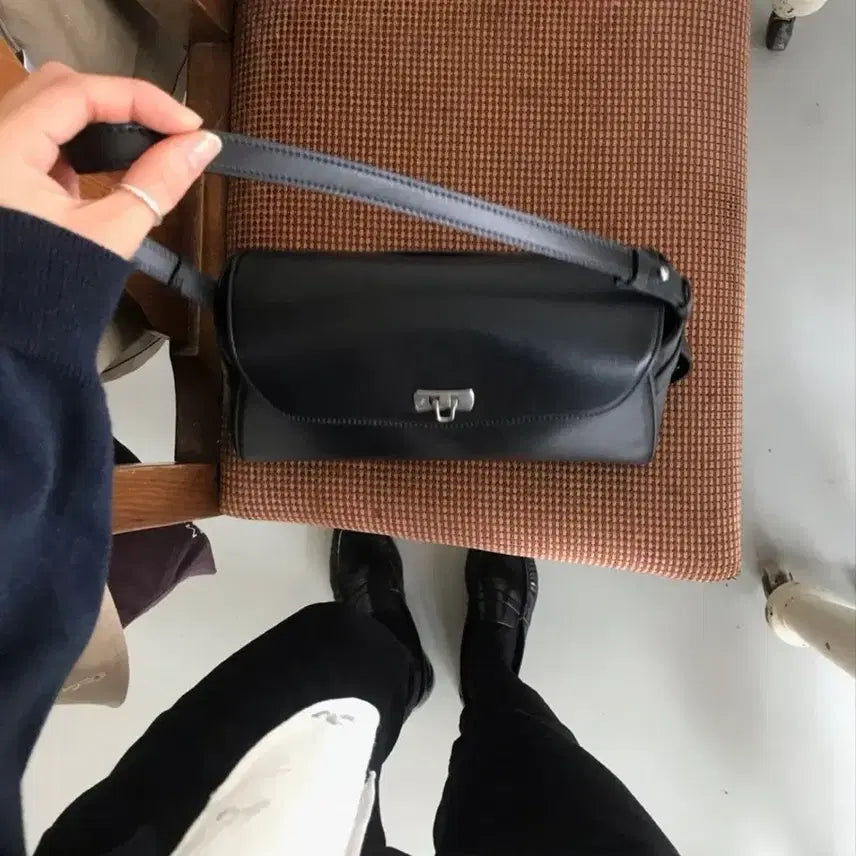 [BUNJANG] Demellier Sally Flap Bag Black / 드메리엘 샐리 플랩백