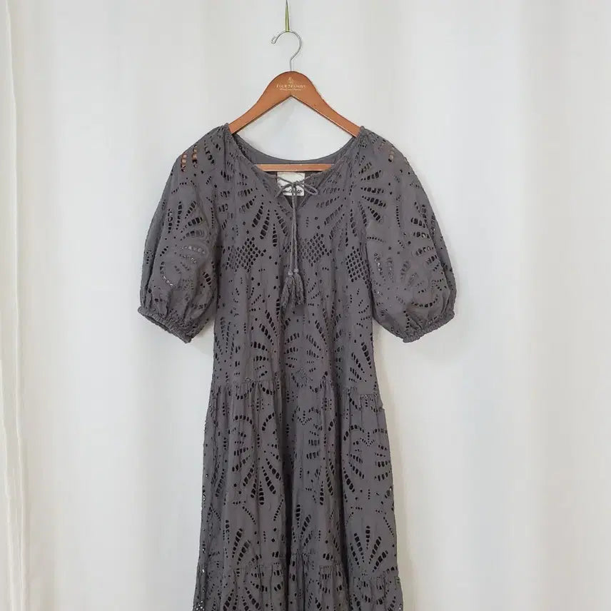 [BUNJANG] Eyelet Lace Dress / 아일렛 레이스 원피스 38