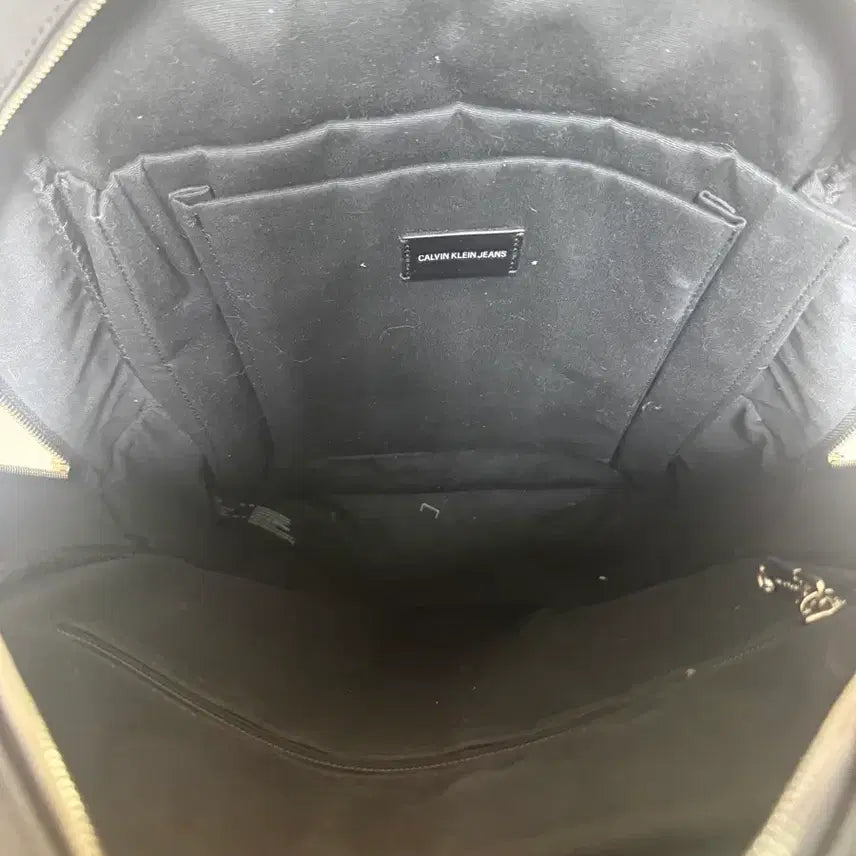 [BUNJANG] Calvin Klein Black Leather City Backpack / 캘빈클라인 블랙 레더 시티 백팩 CK