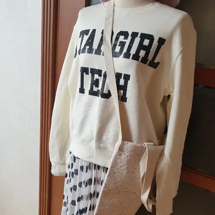 [BUNJANG] Embroidered Logo Sweatshirt T-Shirt / (새제품)영문프린팅 맨투맨 티셔츠