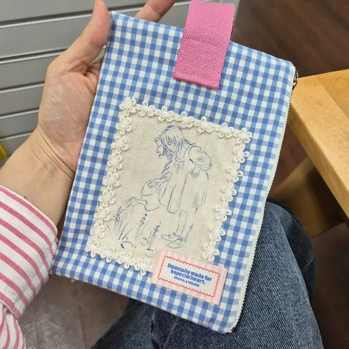 [BUNJANG] Vintage Blue Check Embroidered Pouch Handbag / 빈티지 블루체크 자수 그림 파우치 손가방