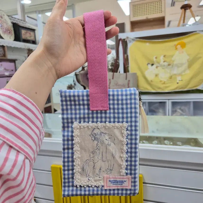 [BUNJANG] Vintage Blue Check Embroidered Pouch Handbag / 빈티지 블루체크 자수 그림 파우치 손가방
