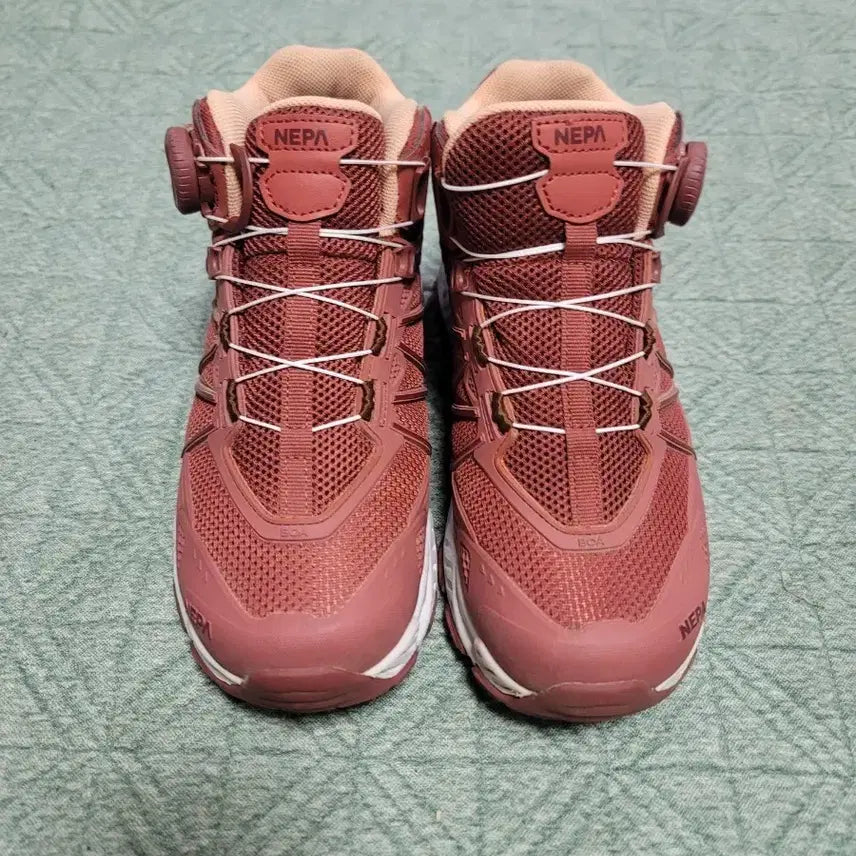 [BUNJANG] Nepa Foretto Mid BOA Dial Hiking Trekking Shoes / 네파 보아 다이얼 등산화 트레킹화