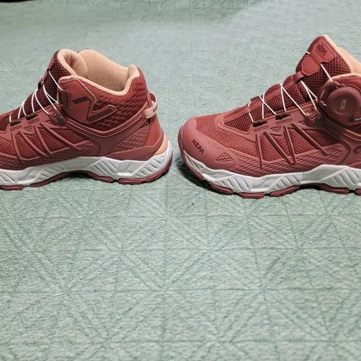[BUNJANG] Nepa Foretto Mid BOA Dial Hiking Trekking Shoes / 네파 보아 다이얼 등산화 트레킹화